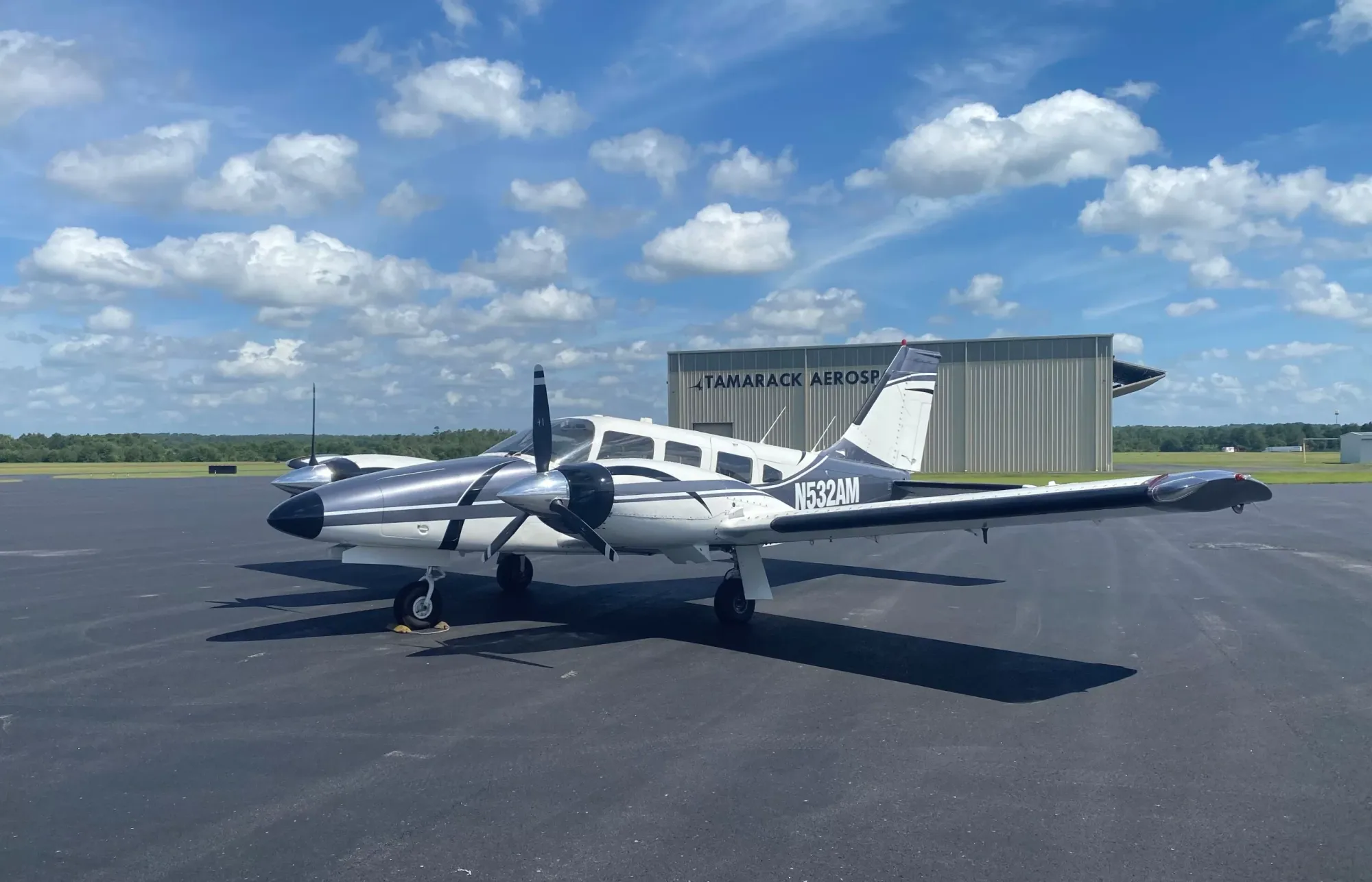 1975 Piper Seneca II N532AM — left three-quarter view