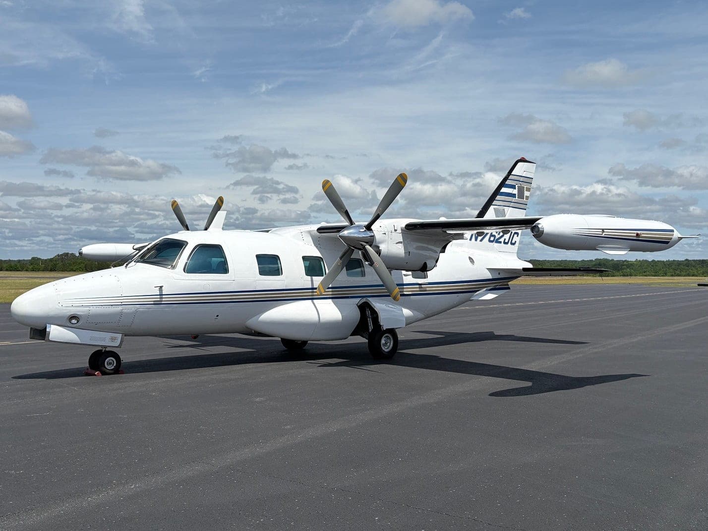 1979 Mitsubishi MU-2B-60 Marquise N762JC — left three-quarter view