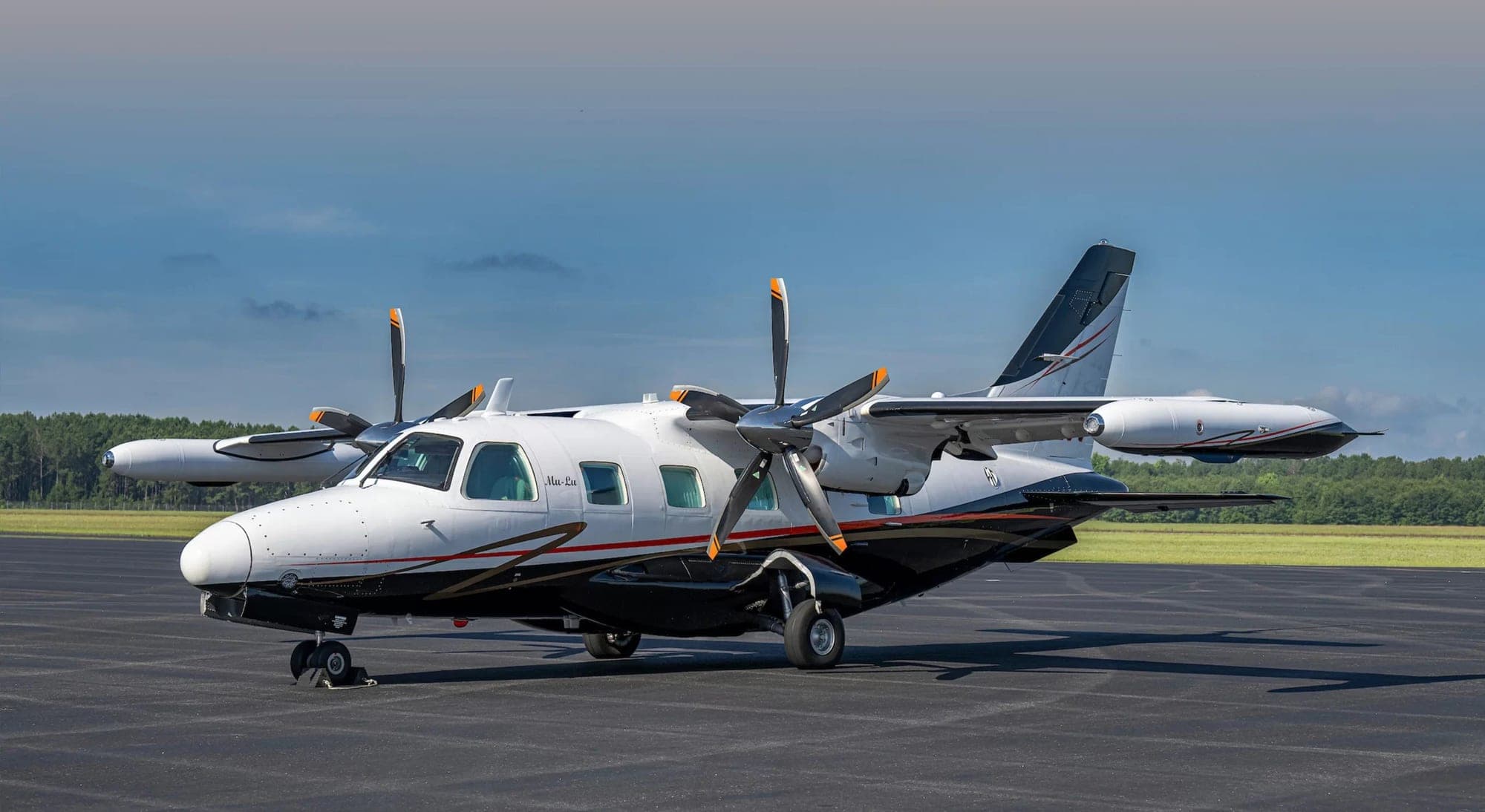 Mitsubishi MU-2 in flight